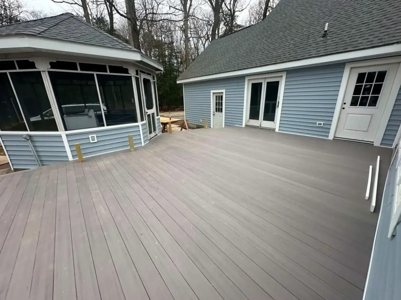 Finished composite deck beside the screened gazebo