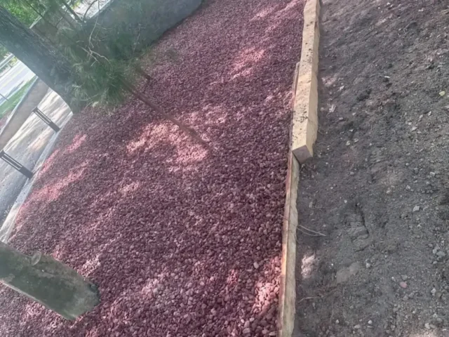 Red stone bed with a timber edge